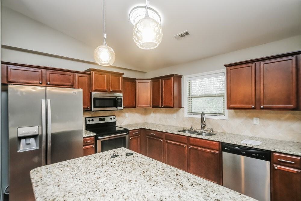 449 Charleston Pl - Photo 5 of 15