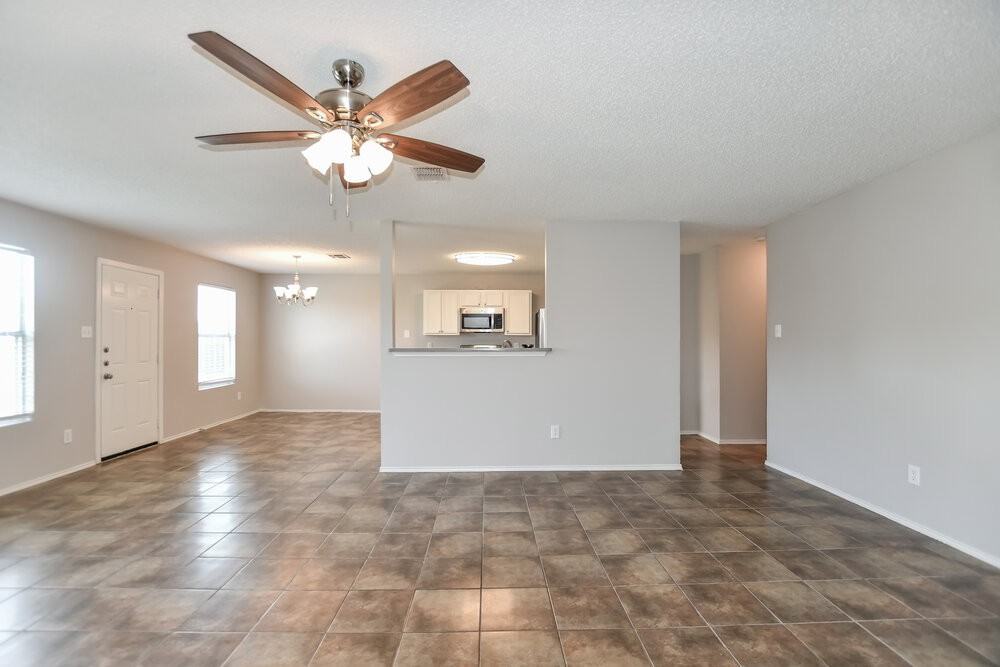 1900 Melrose Ln - Photo 5 of 16