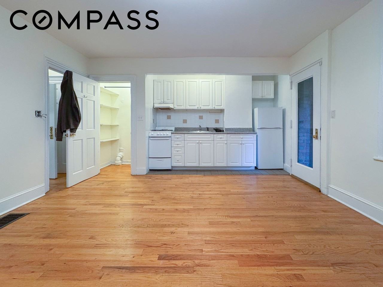 231 Clermont Ave #1R - Photo 5 of 13