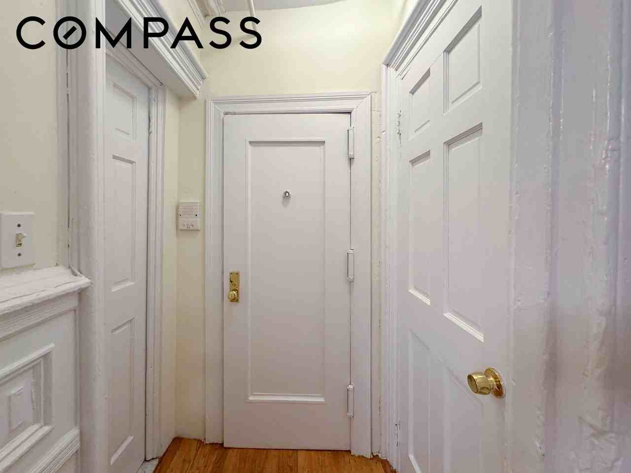 231 Clermont Ave #1R - Photo 6 of 13