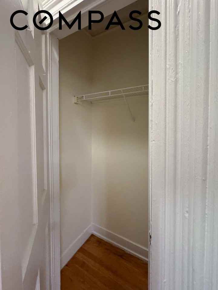 231 Clermont Ave #1R - Photo 7 of 13