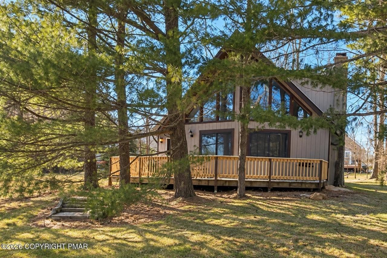 6561 Locust Ln