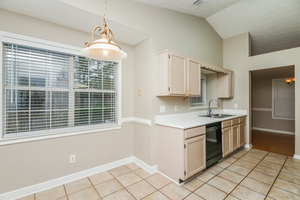4523 Legend Hollow Ln - Photo 5 of 15
