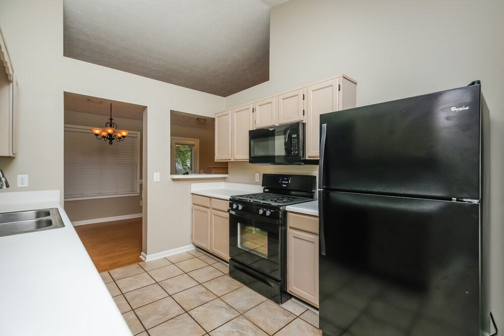 4523 Legend Hollow Ln - Photo 6 of 15