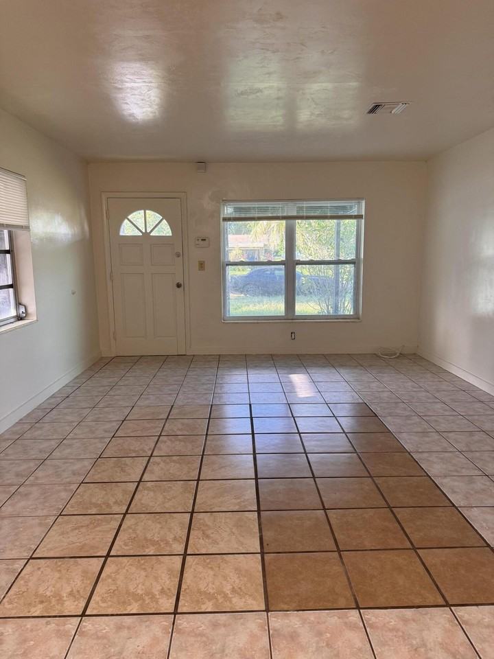 1148 Arizona Ave - Photo 2 of 39