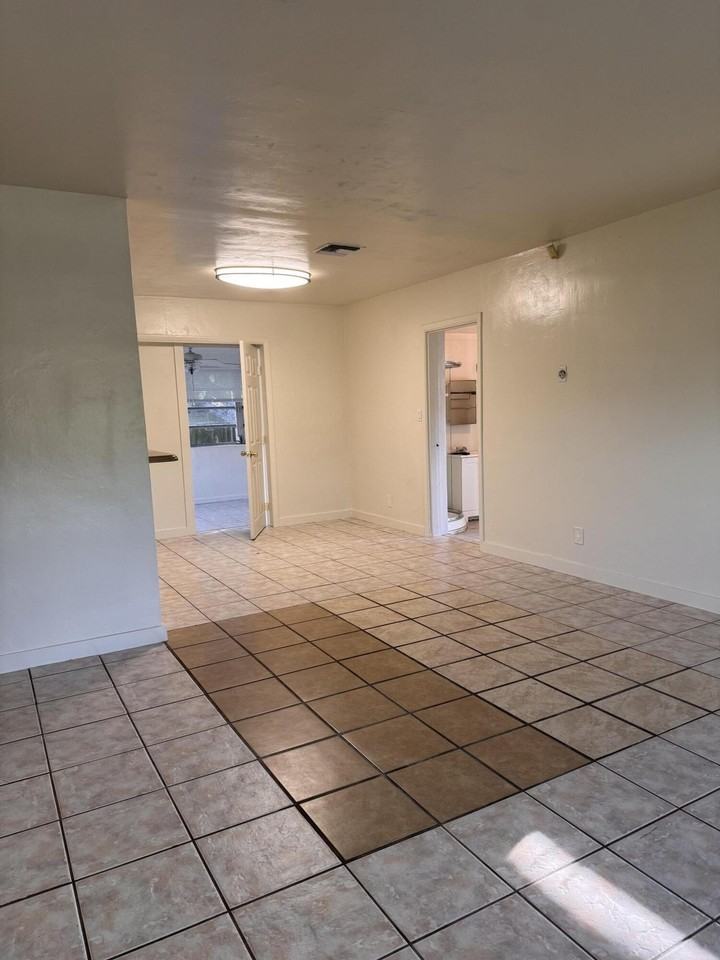 1148 Arizona Ave - Photo 5 of 39