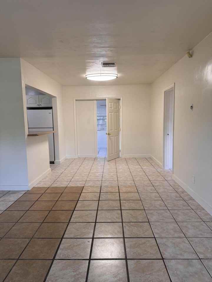 1148 Arizona Ave - Photo 6 of 39