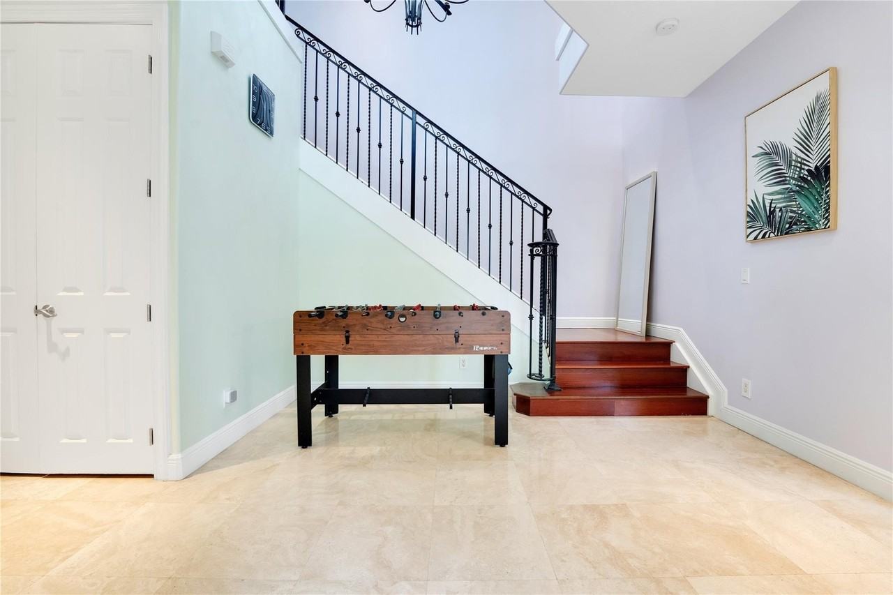 1108 Ne 16th Ave - Photo 2 of 16