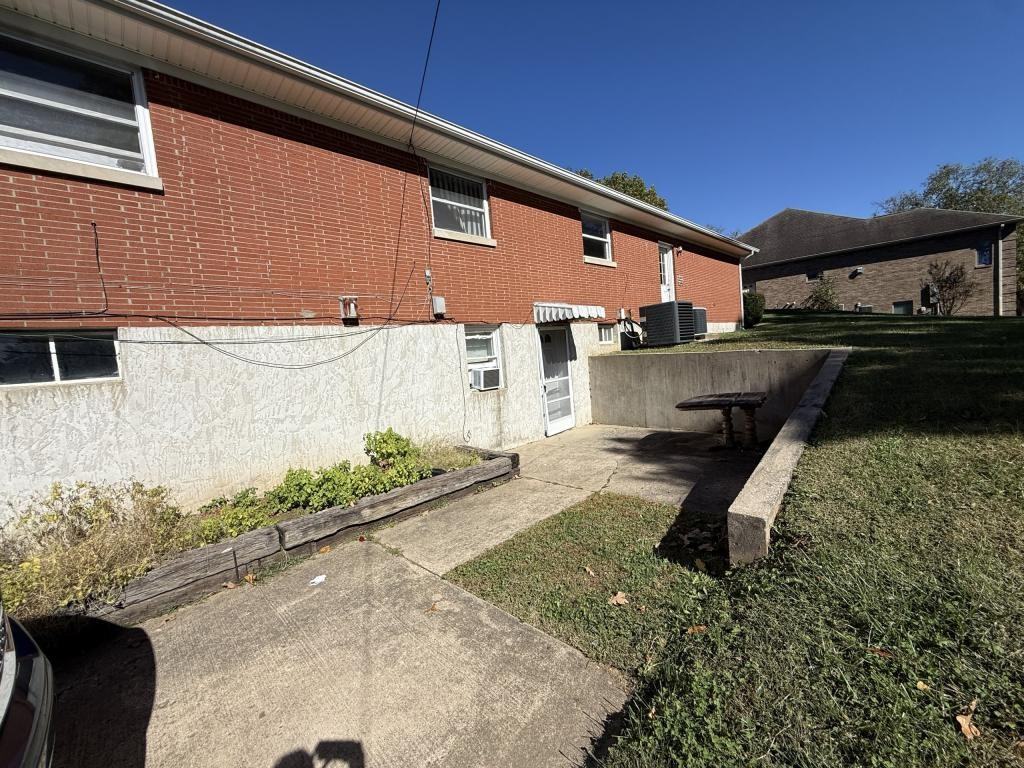 920 Sunset Dr - Photo 2 of 8
