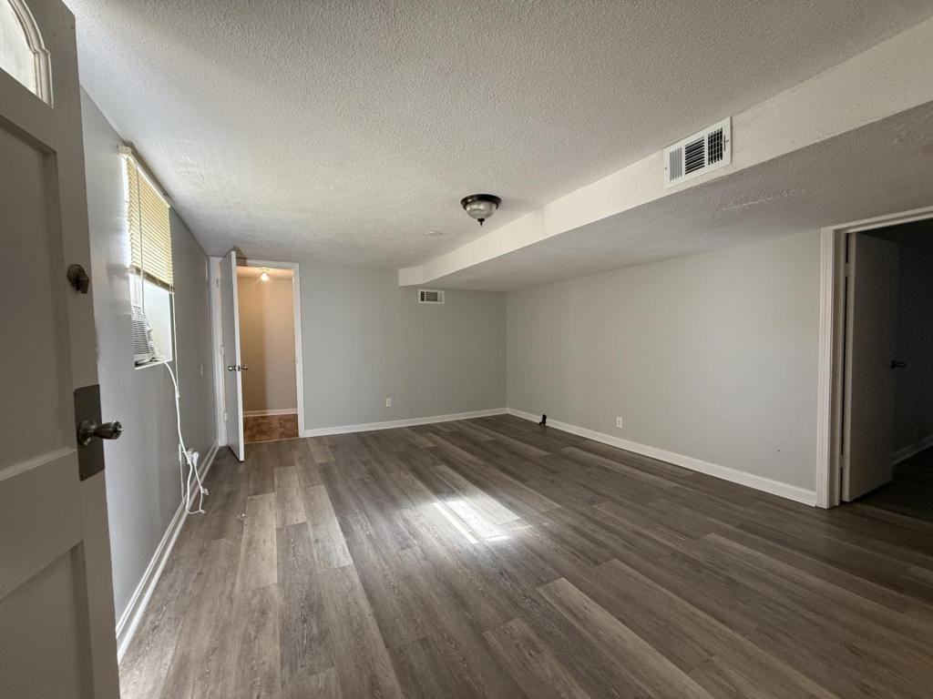 920 Sunset Dr - Photo 3 of 8