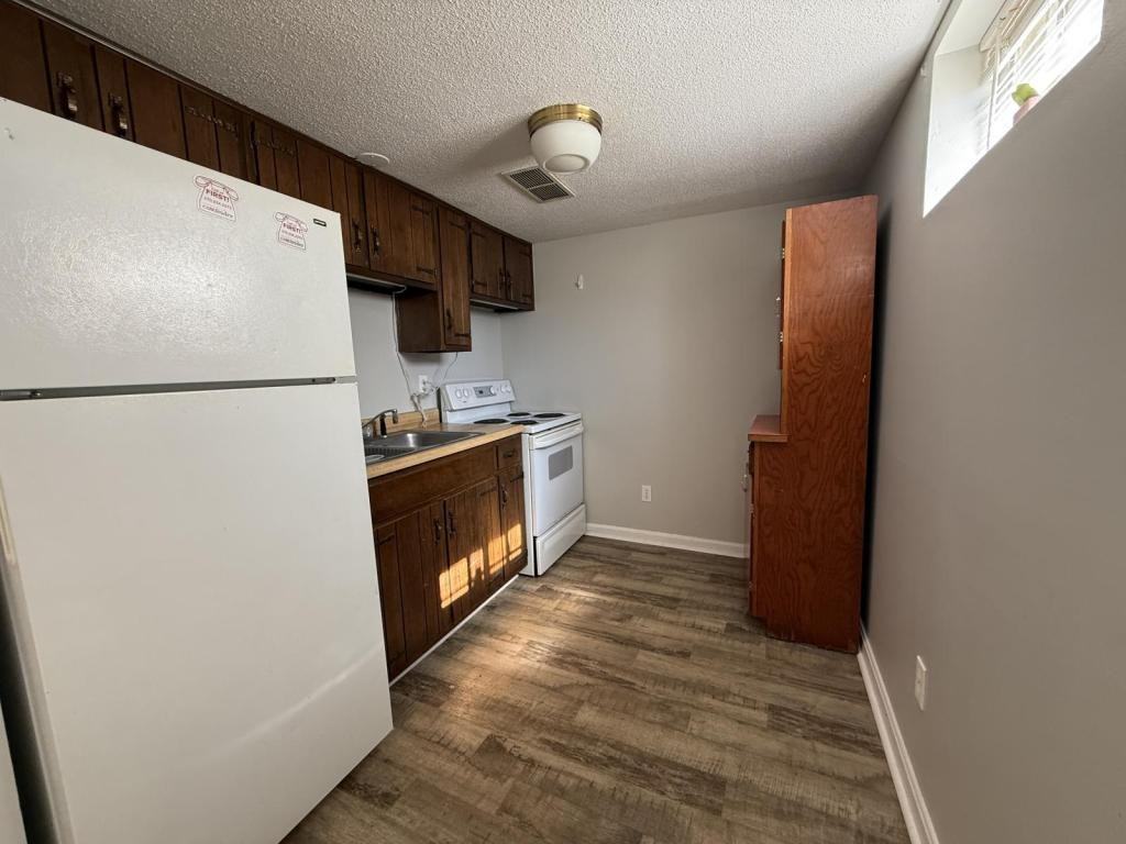 920 Sunset Dr - Photo 5 of 8