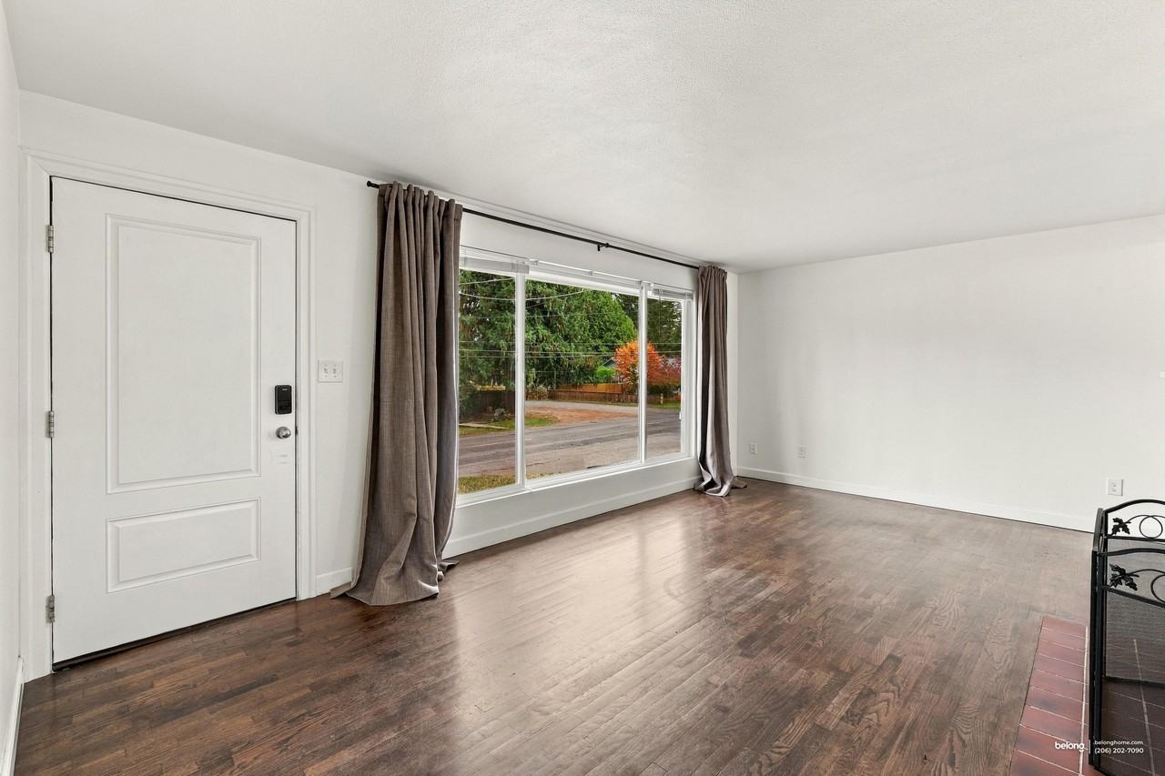 14047 Meridian Ave N - Photo 7 of 23
