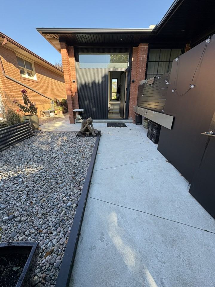 Amos Cres - Photo 7 of 10