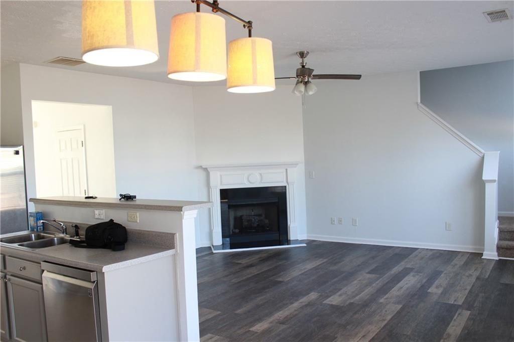 3603 Beacon Rdg - Photo 4 of 33
