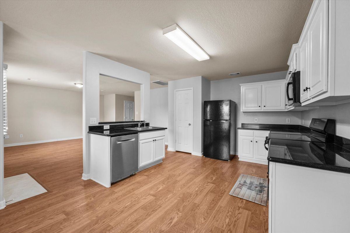 4035 Pedernales River Ln - Photo 7 of 37