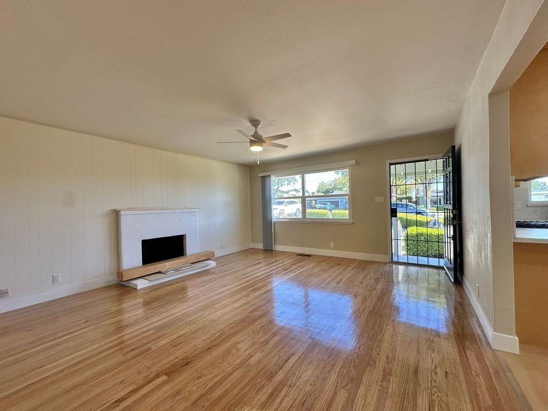 1801 Pacifica Ct - Photo 3 of 29