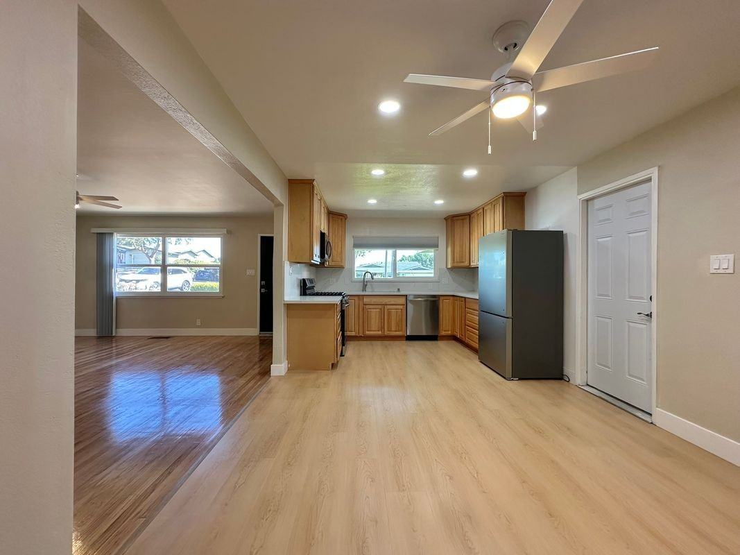 1801 Pacifica Ct - Photo 5 of 29