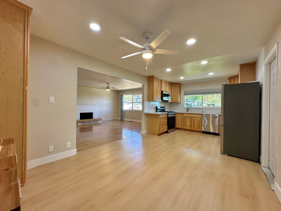 1801 Pacifica Ct - Photo 6 of 29