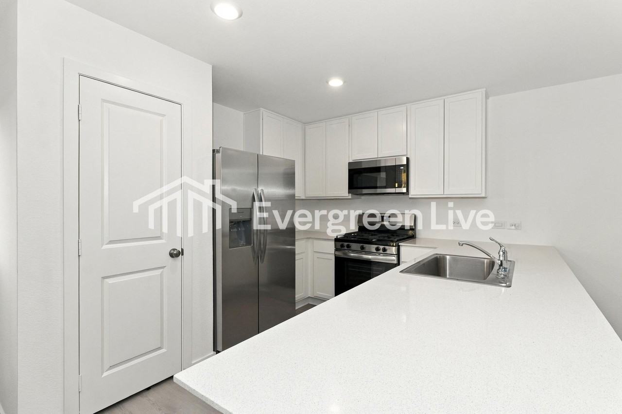 4906 Valencia Frst - Photo 5 of 15