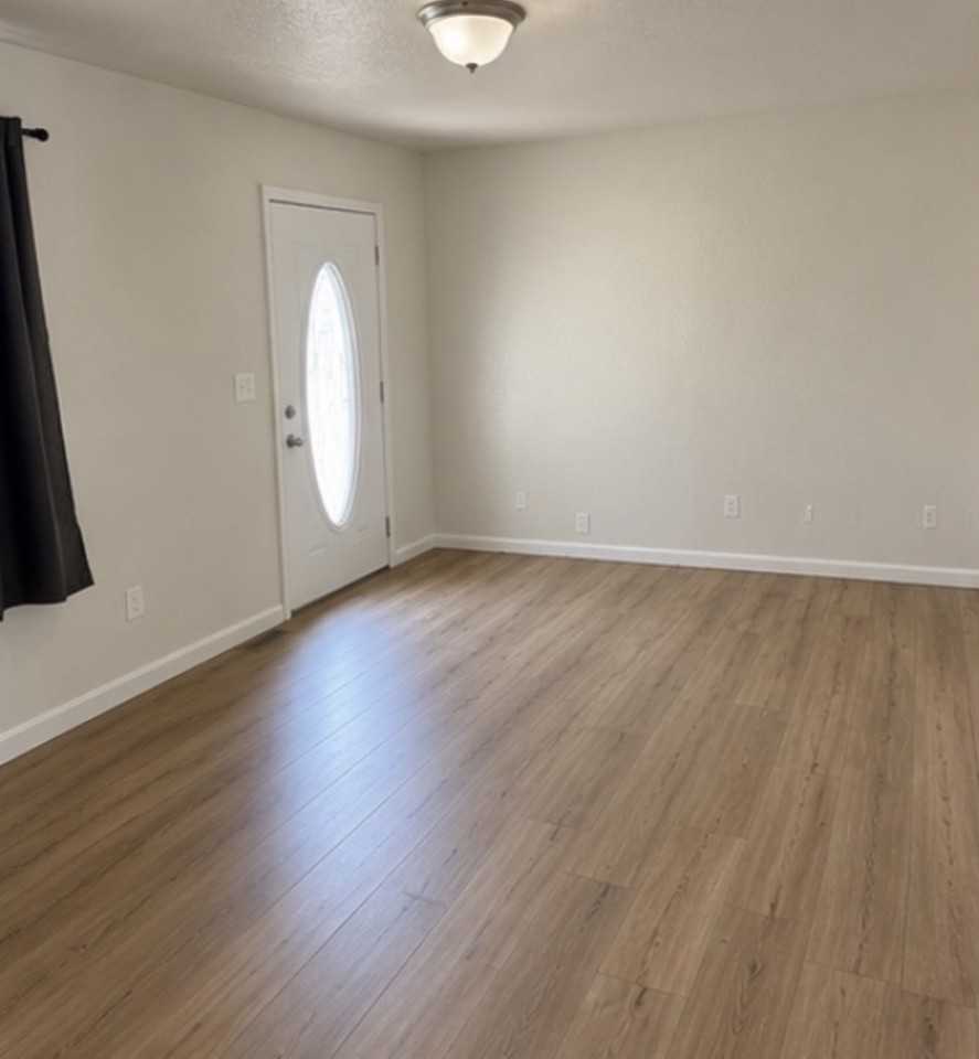 539 Thomas St #539THAS - Photo 3 of 9