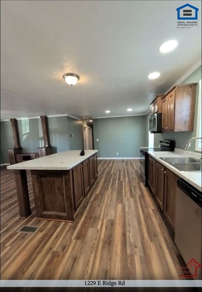 1229 E Ridge Rd - Photo 2 of 15