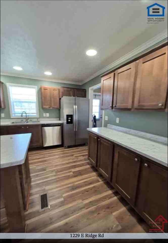 1229 E Ridge Rd - Photo 3 of 15