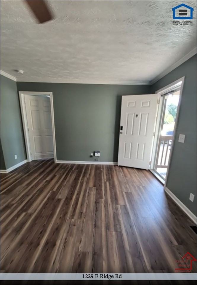 1229 E Ridge Rd - Photo 7 of 15