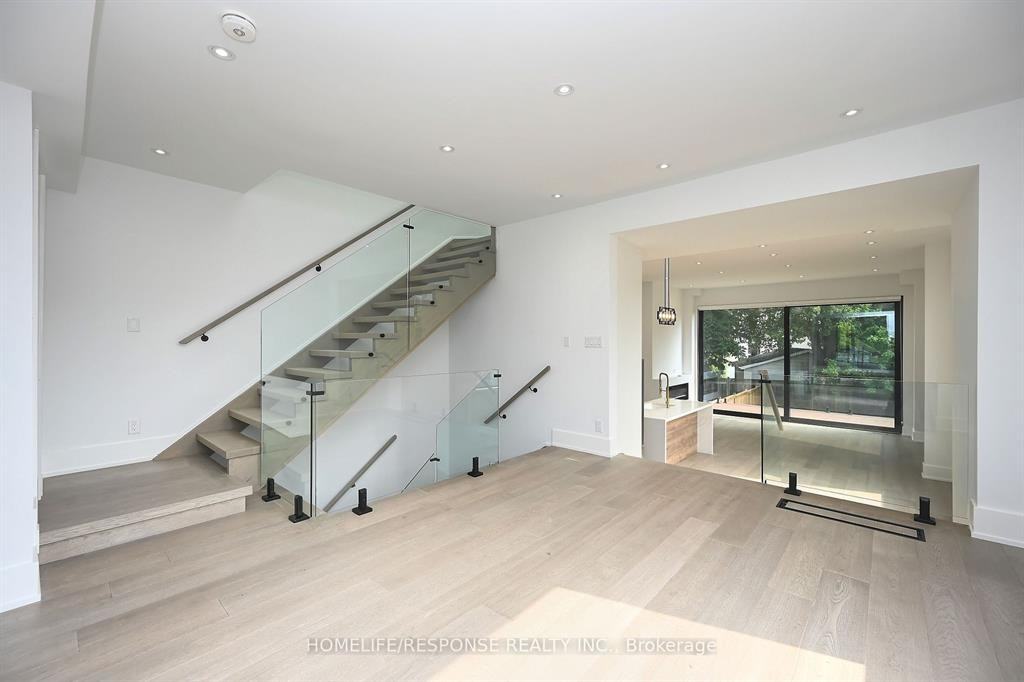 17 Pine Avenue North - Photo 3 of 7