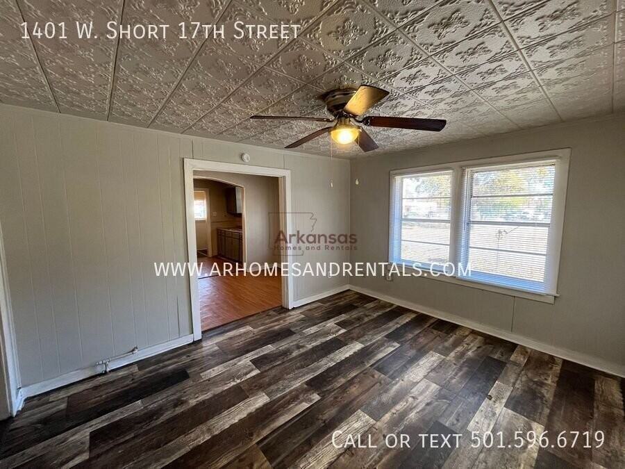 1401 W Short 17th St - Photo 3 of 9