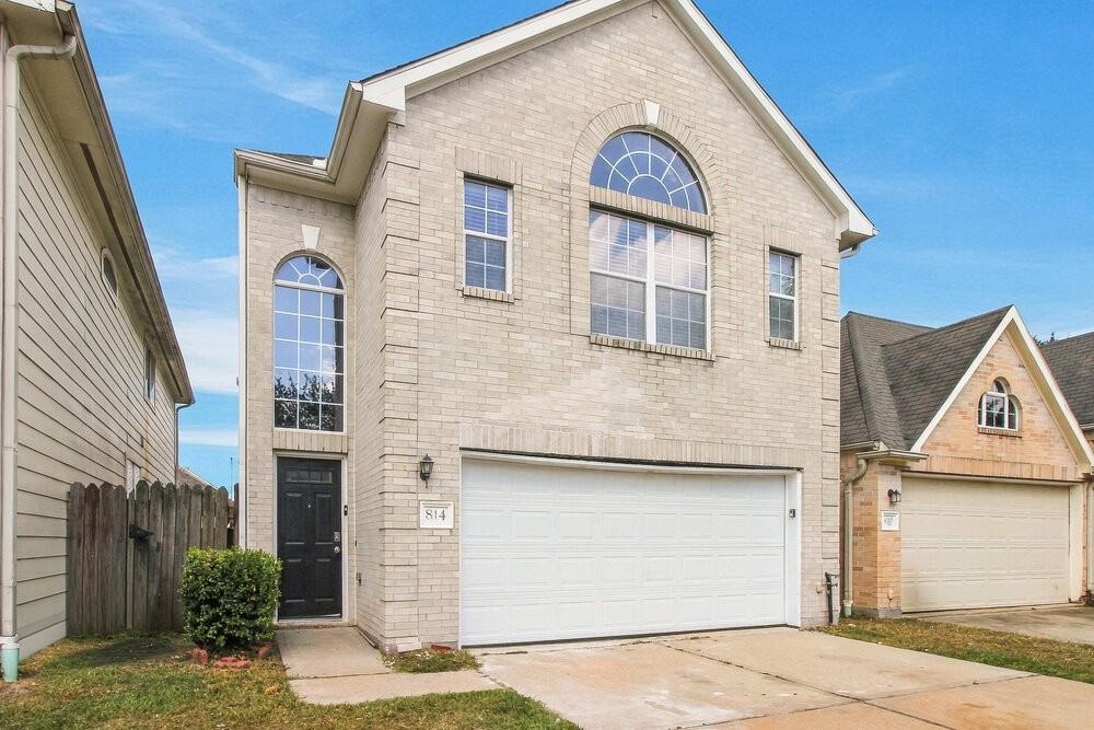 814 Forest Ivy Ln - Photo 4 of 17