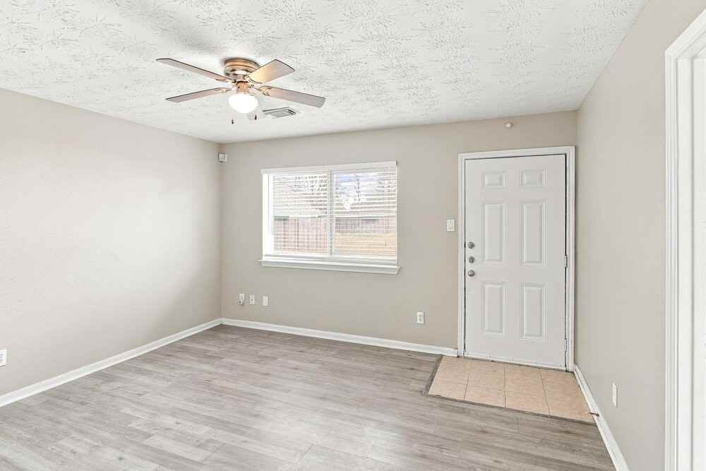 814 Forest Ivy Ln - Photo 5 of 17