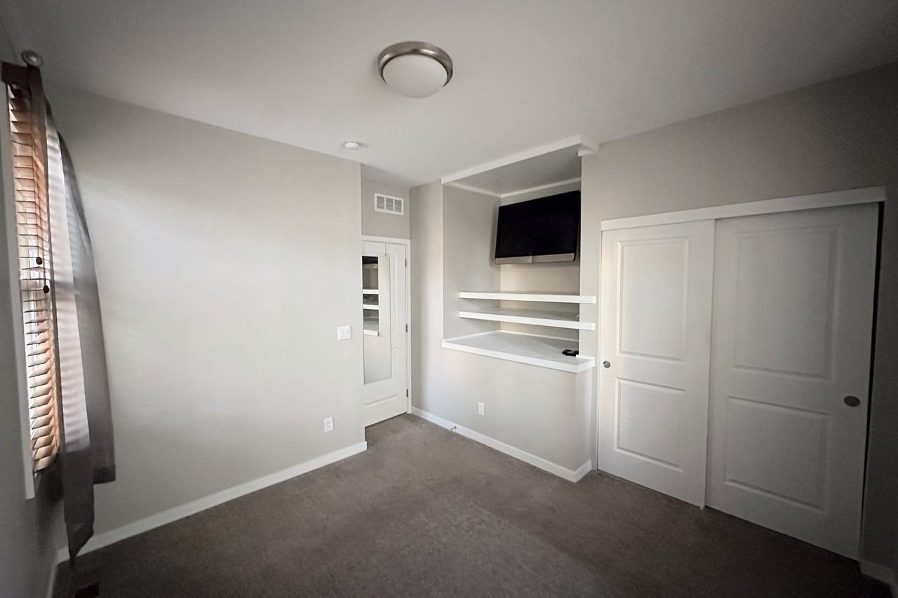 2144 Glenarm Pl - Photo 7 of 16
