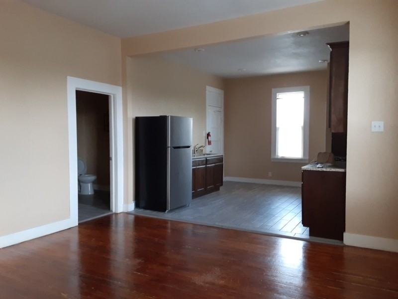 1814 Mccullough Ave #3 - Photo 3 of 8