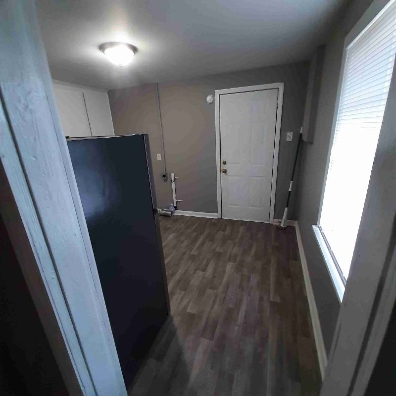 201 Lee St - Photo 3 of 7