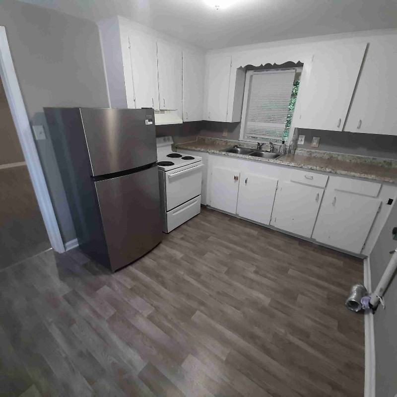 201 Lee St - Photo 4 of 7