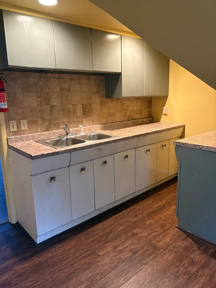531 S Oak Ave - Photo 2 of 6