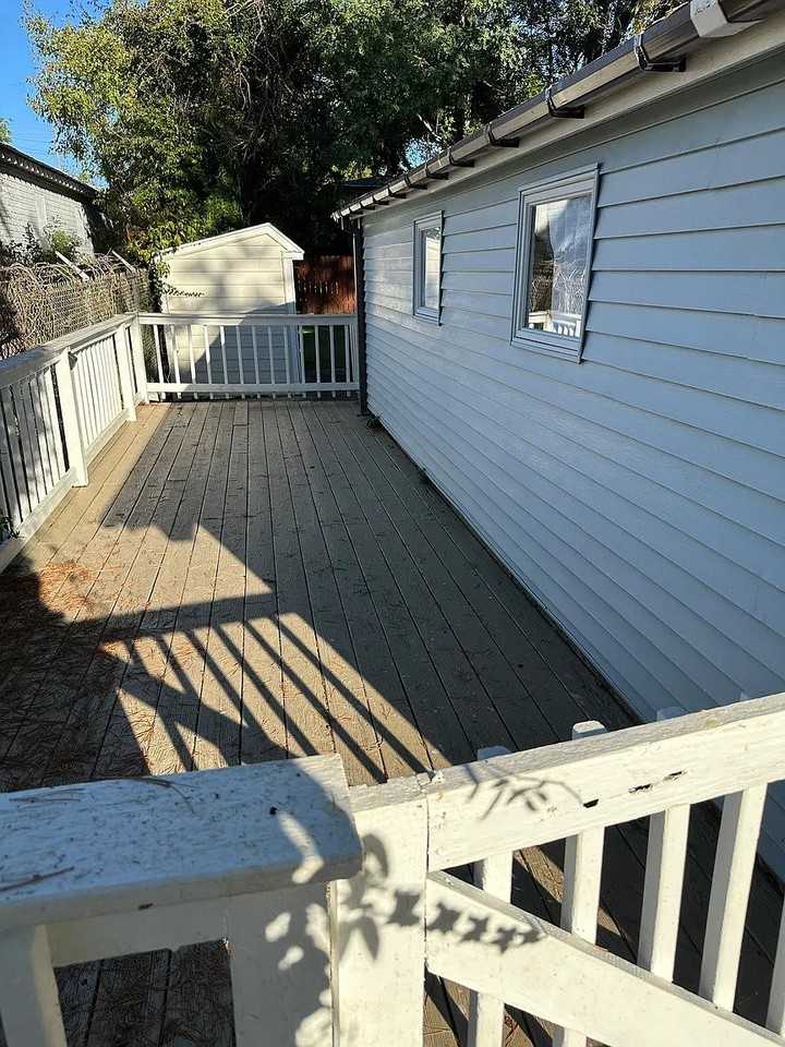2414 E 7th St - Photo 2 of 22