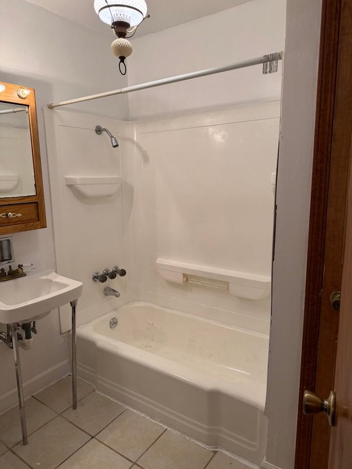 2414 E 7th St - Photo 7 of 22
