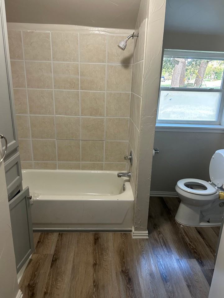 323 W 4th St - Photo 5 of 14