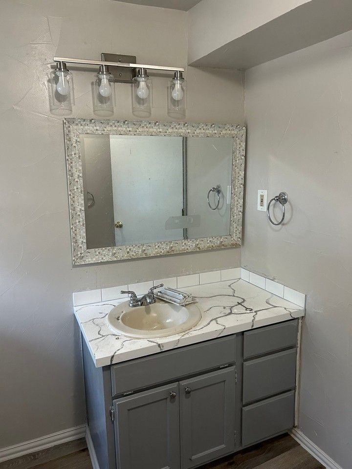323 W 4th St - Photo 6 of 14