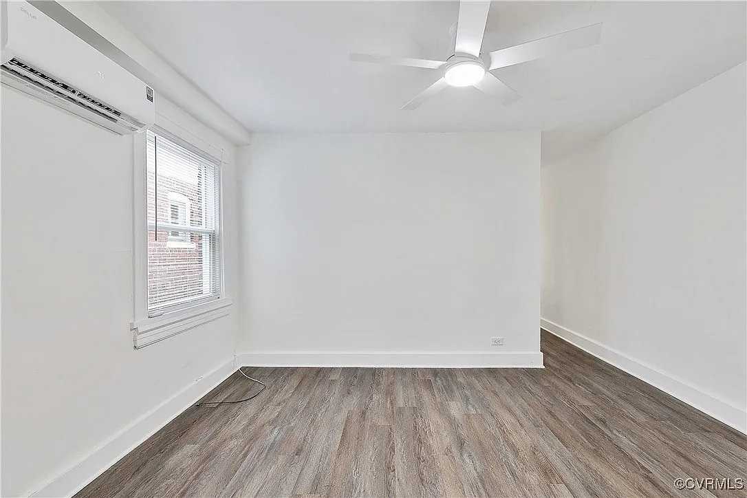 3139 Ellwood Ave #B - Photo 4 of 9