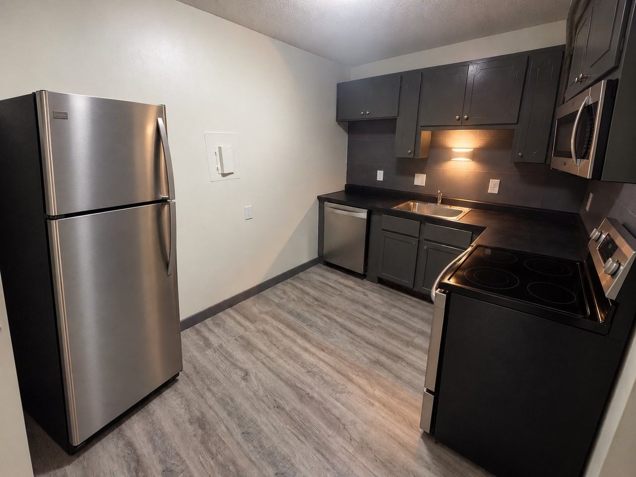 1807 Arlington Ave #6 - Photo 2 of 5