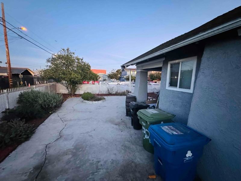 6321 Denver Ave - Photo 3 of 44
