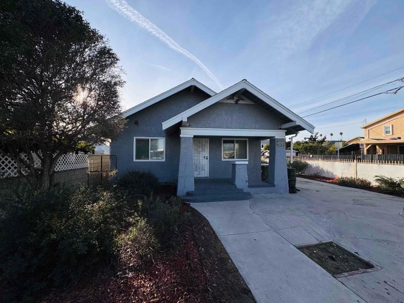 6321 Denver Ave - Photo 4 of 44