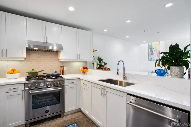 2412 Harrison St #114 - Photo 3 of 27