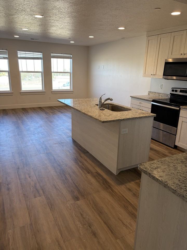154 E Highland Dr - Photo 2 of 19