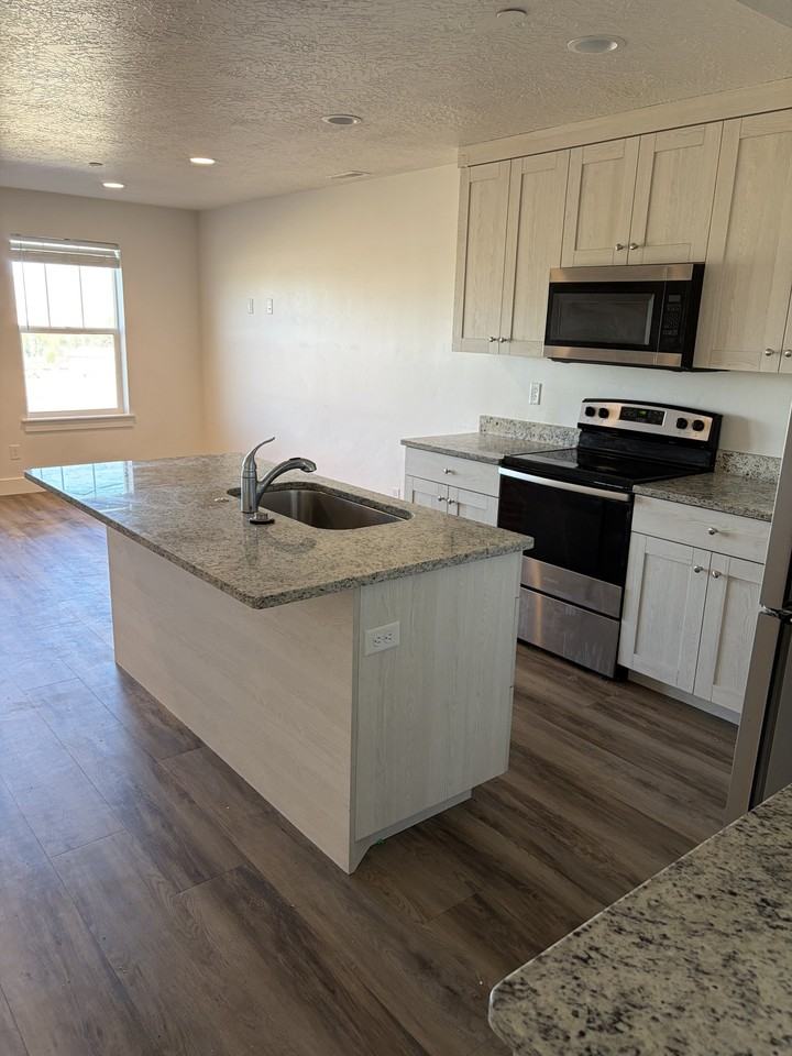 154 E Highland Dr - Photo 3 of 19