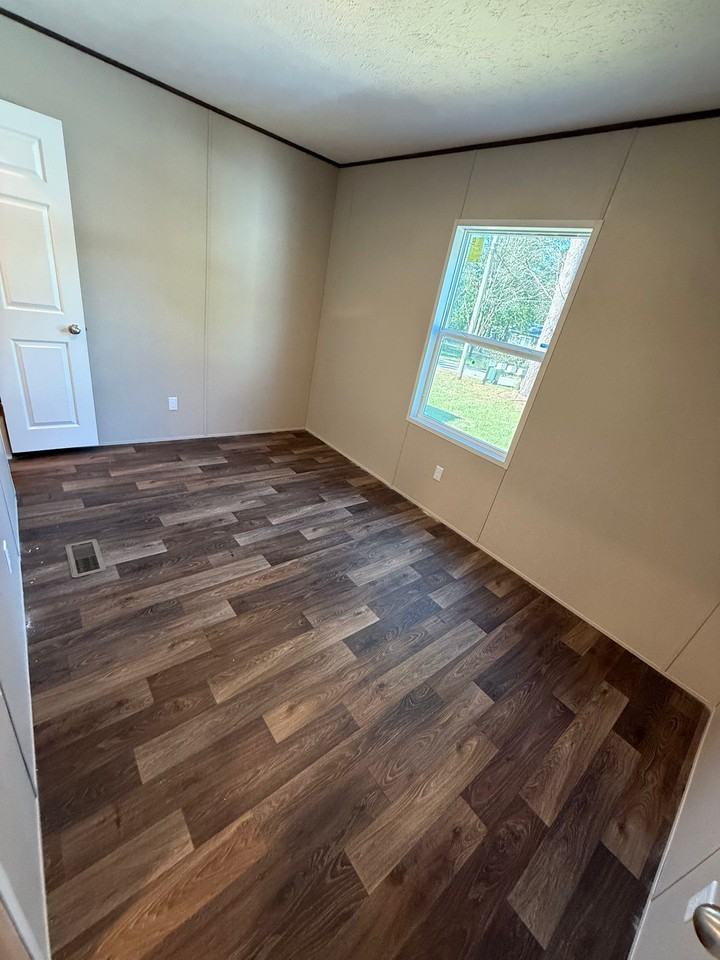 7620 Shamrock Dr - Photo 4 of 11