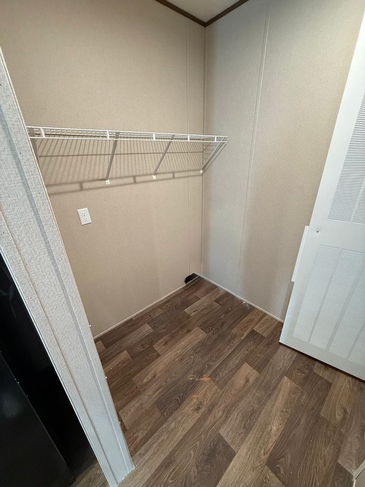 7620 Shamrock Dr - Photo 6 of 11