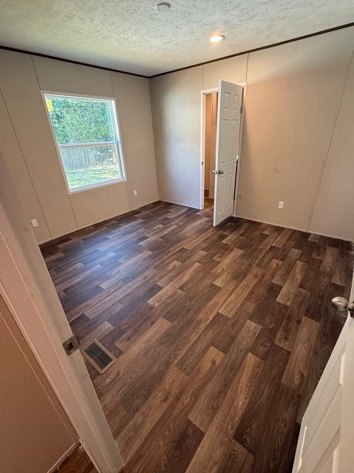 7620 Shamrock Dr - Photo 7 of 11